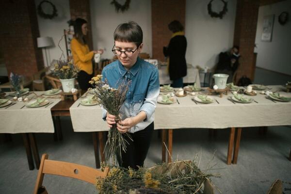 KinfolkJapan's tweet photo. ハーブを使ったインフュージョンワークショップの様子がアップされています。日本では東京、青山のBIRD HOUSEさんにご協力いただきました。ありがとうございます！　http://t.co/nFIl8UCarb  http://t.co/86Z3Eq03Bp