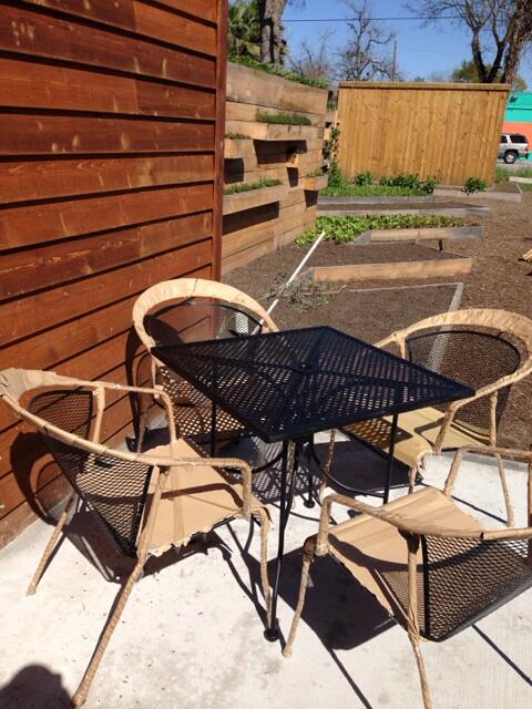 ColtivareHTX's tweet image. Patio furniture has arrived.  Going to be cocktail area tonight &amp;amp; tomorrow. Full seating for Friday.