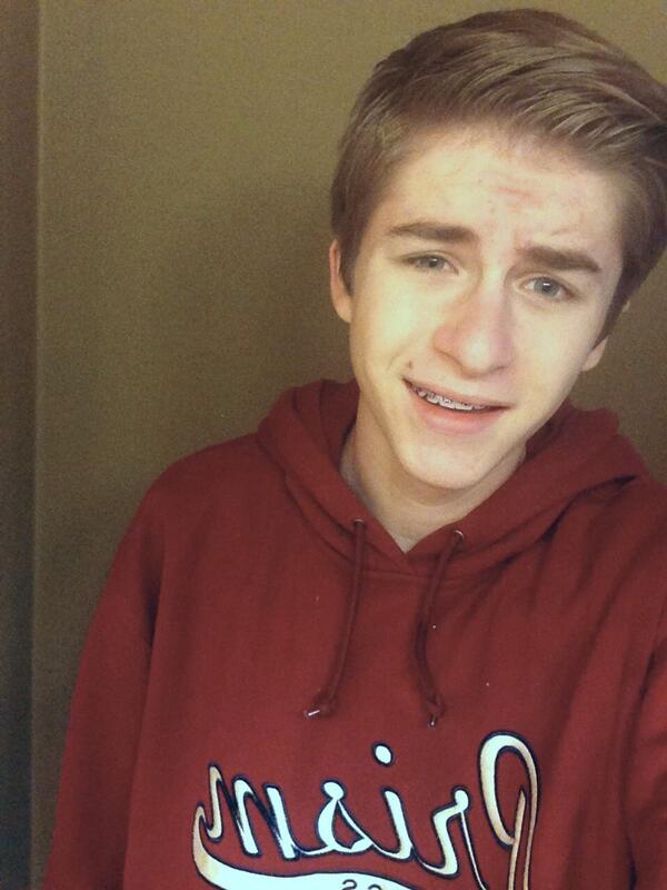 wtf marry me you look like a male model <a href="/bcthsalts/"> لويس يحب اليشم الكث</a>: "no flaws"
lmao