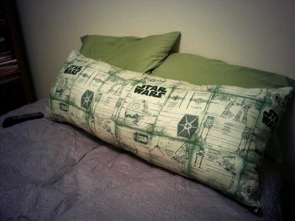 MintyJynx's tweet image. Star Wars pillow for @yandellnick. #PillowProject