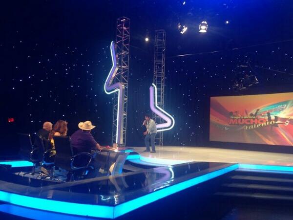 BandidosUSA's tweet photo. @AnaBarbaraMusic #Working on @TengoTalento with @_lachupitos @sergiocatalan17 @showdedoncheto :) http://t.co/hWzUye8dVD