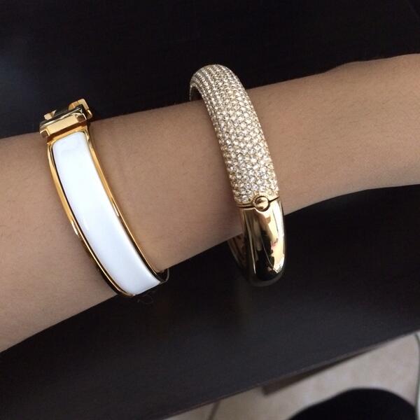 LiaSSSniperWolf's tweet photo. In love with my new bracelet, gold and diamonds :D http://t.co/f65INwVpEQ