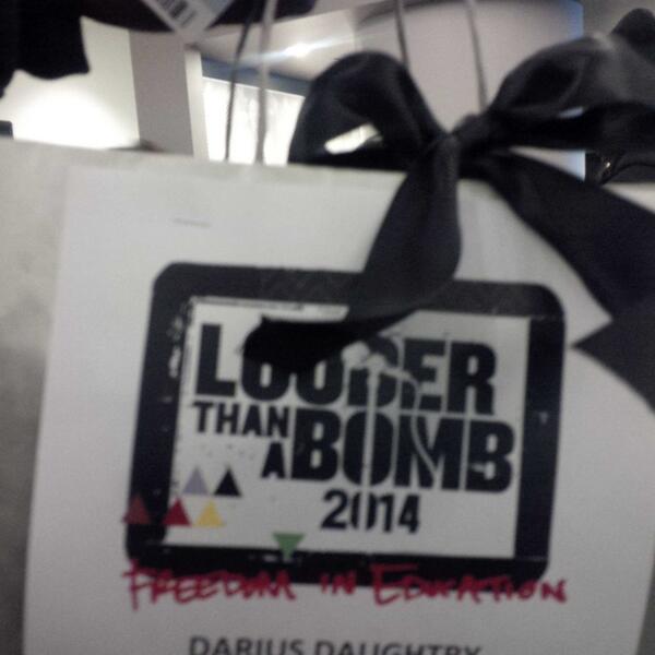 DariusVDaughtry's tweet photo. Got my swag bag and it's the "bomb". @YoungChiAuthors @LTABFLA @bluapplePoetry @kevincoval @JTFoundation99 http://t.co/qWVhYfCEIu
