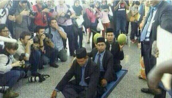 Foto asli BOMOH dari Malaysia dengan gaya Aladdin