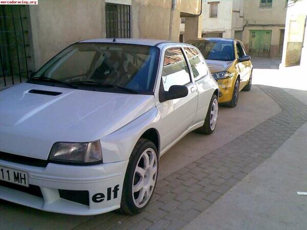 Samu11BigBang's tweet photo. O cliocho 1.8 16V mais guapo e gordo qe vin na miña vida e o coche dos meus soños qe gordura http://t.co/e6WNIksPOZ