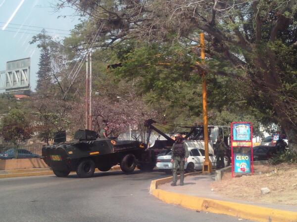 rctv's tweet photo. Otro de los antimotines accidentado.
http://t.co/s5miQzdvIC