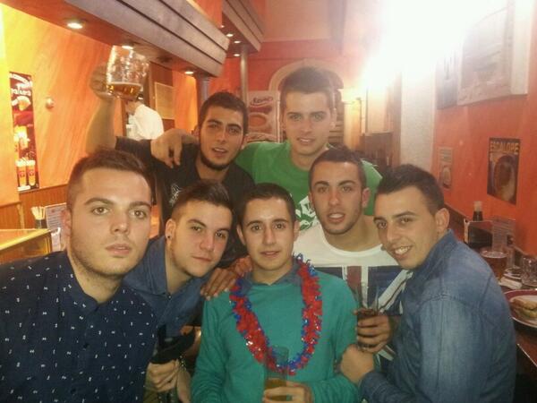 albertomadrid17's tweet photo. felicidades !!!! @antolin92 http://t.co/7U1C071Q4E