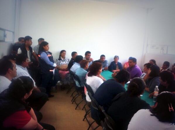 Atendiendo reunión con vecinos de la Colonia Águilas Sección Hornos <a href="/leonel_luna/">Leonel Luna</a> @ComunicacionSAO