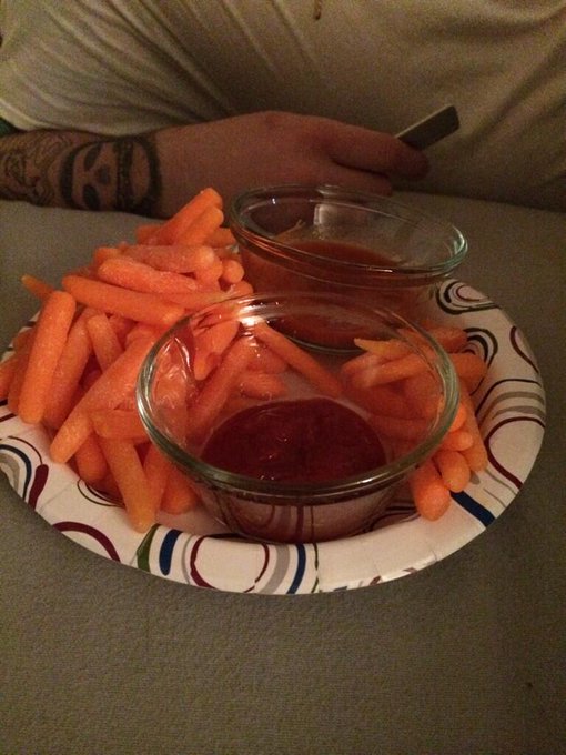 Carrots &amp; hot sauce. Yep. http://t.co/V6PhHUnADW