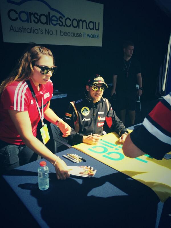 “<a href="/Lotus_F1Team/">Lotus F1 Team</a>: And <a href="/Pastormaldo/">Pastor Maldonado NFT</a> breaks out his first autograph of the season <a href="/ausgrandprix/">F1 Australian Grand Prix</a> #F1 ”<a href="/BurnMX/">Burn Mexico</a>