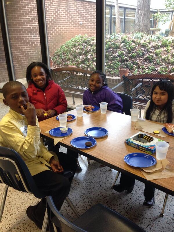 taramkz's tweet photo. @AllenbrookElem I enjoyed having lunch with some of the 4th and 5th grade students today! Keep reading! http://t.co/yhX6nxWap5