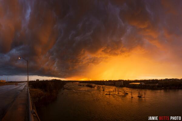 capitalweather's tweet image. RT @JamieBettsPhoto: Tonight's phenomenal cloud display in Richmond,VA as storm front moved through at sunset