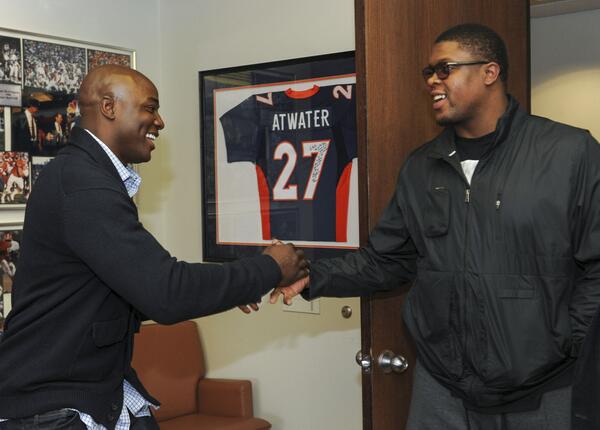 Broncos's tweet photo. The pass rusher meets the left tackle. More photos from today's free-agent signings: http://t.co/HIe5V0vp99. http://t.co/bKFFpM1oXi