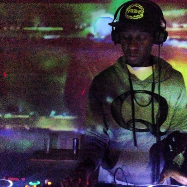 QUARRY_STYLSS's tweet photo. Dang @TheOnlyMikeQ got @PDneXt_ goin nuts. http://t.co/xOR1nMNLTw