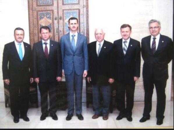 emrullahisler's tweet photo. Esed çocukları katlederken başta Loğoğlu ve bazı CHP milletvekilleri zalimle fotoğraf çektirmek için sıraya girdiler http://t.co/gDHtMDs2oB