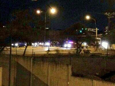 IvaDuque's tweet photo. Urb. De la Ribereña estan siendo atacadas por la GNB Y PNB… tambien tienen trancada la avenida. @elimpulsocom http://t.co/Y9dM4bLGiB