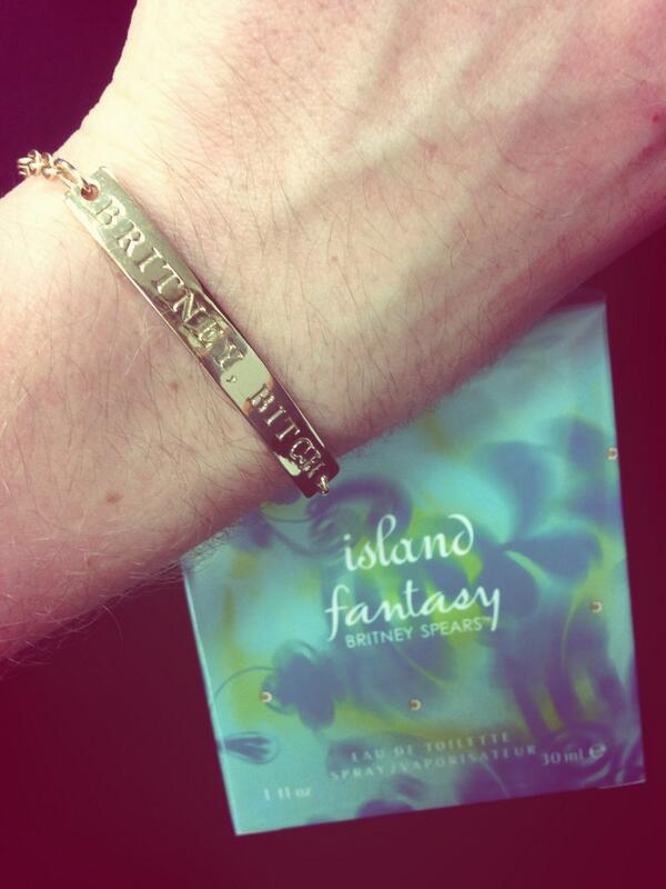 LiamMcEwan's tweet photo. Not only does this pic show off my @BritneySpears bracelet, but also a fragrance that I have to give away! RT to win! http://t.co/PU7tarB0Yl