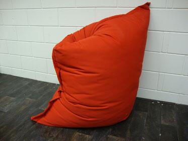 Nog maar 82 volgers en dan gaat de #outdoorzitzak worden verloot. Doe mee. RT en VOLG en maak kans.