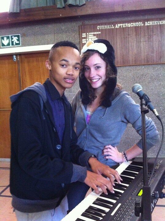 "@_YVMI: #tbt even before my spectacle days :") cc <a href="/imaimeethompson/">Aimée Thompson</a> " yoh those were the days ey :')
