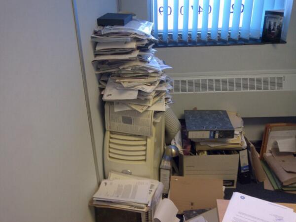 WORKSAFEPAT's tweet image. Fire hazard??? #Wales office housekeeping. #usercheck. #brecon #Merthyr. #RCT