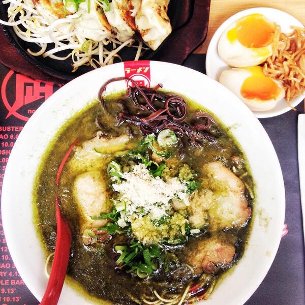 manilafood's tweet photo. Ramen Nagi's Green King #ramen #chow #japanese #bgc #Foodiechats #food http://t.co/VKkQIBWiRz
