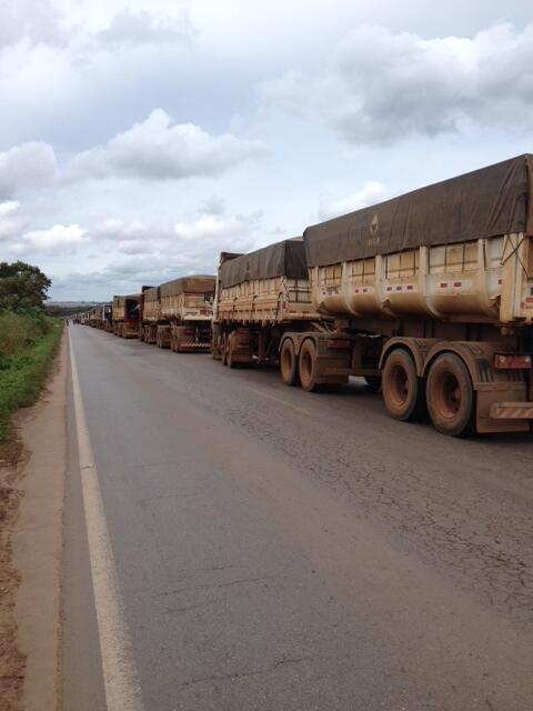 Ag_Loop's tweet image. MT “@GrainsTrader: BRA logistics! This was caused by an accident on the road. http://t.co/2dBAt680FV” #GlobalAg #AgInfrastructure