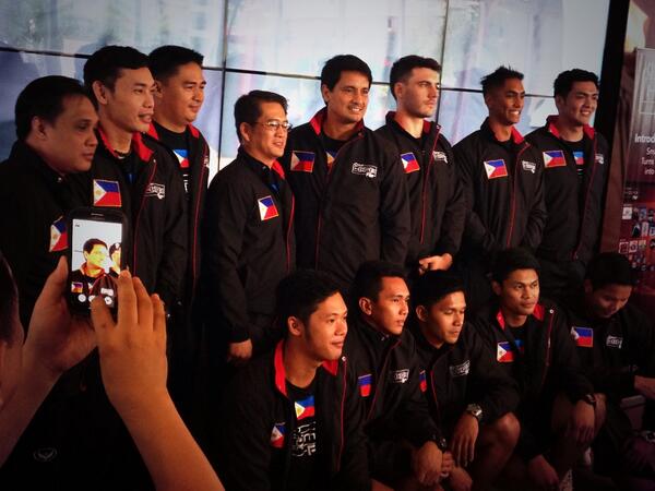 gretchenho's tweet photo. Presenting.. Your PLDT Home Fibr Philippine Men's Volleyball Team. #PowerPinoys #FibrAsiaVball http://t.co/d8akP8iBWM