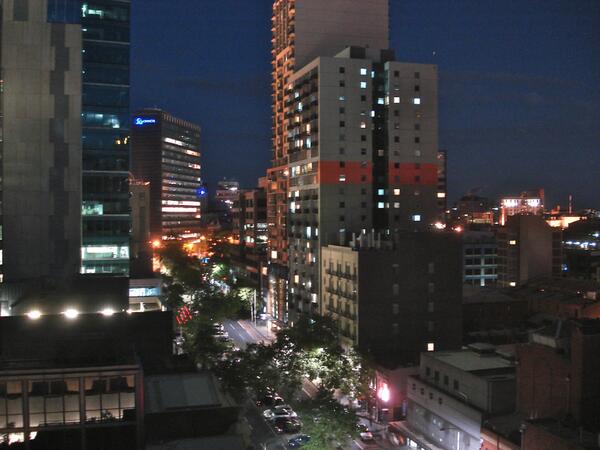 The_Appraiser's tweet photo. Melbourne Marriott Hotel 1 Bedroom suite 1001 - View at night from the suite #Hotels #Melbourne #HotelEvaluations http://t.co/RxSQIfMFC2