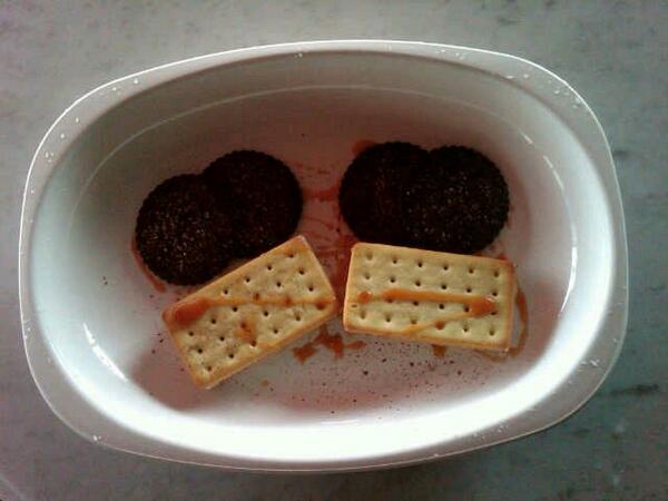 indietrocoffee's tweet photo. menu cemilan baru di indietro, MR.CRACKERS with sauce cokelat only 5000 rupiah. http://t.co/Joq3vPA89I
