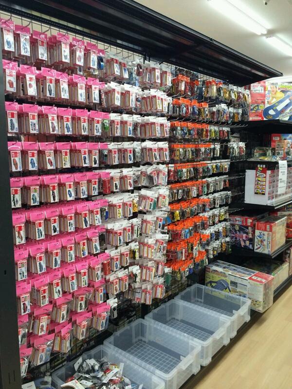 ホビーオフ旭川パルプ店 ホビーオフ釧路鳥取大通店のトミカコーナーです カラーヘッターで価格を別けてあります Http T Co Adwiudl0ko Twitter