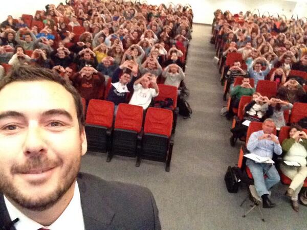 nonotore's tweet photo. Está pasando en @Grado_Marketing #emotionmarketinguma http://t.co/qwJuIM3gEy