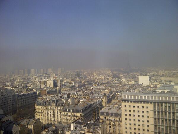 PomDauphine's tweet image. #pointpollution Visuel perdu avec la Défense, je répète, visuel perdu. La Tour Eiffel nous échappe également. #Beurk