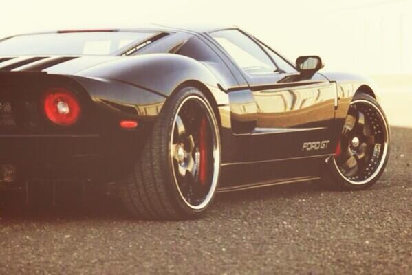 carsandbeyond's tweet photo. Ford GT http://t.co/EOQWgpM5QY