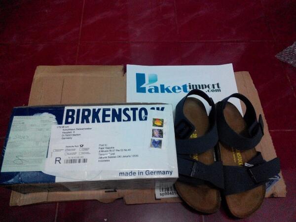 paketimport's tweet photo. Barang sudah sampai di http://t.co/kHg1ntqDSg dan siap di kirim ke customer. http://t.co/gRPmrqwXaI