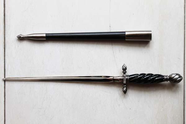 KoleksiSh's tweet photo. Sword Belimbing, keren. Bahan Stainless dan dilengkapi sarung. Bisa Check ke http://t.co/7cDZgkHlXv http://t.co/ZHBMgKQmMZ