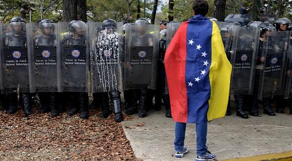 perpetuok's tweet photo. GUERRA ASIMÉTRICA. La violencia le abrió los ojos al mundo: régimen de Maduro es represivo. http://t.co/6GvS0aLtBG http://t.co/BpZfdr3Omt”