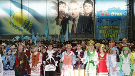 Cегодня прошла патриотическая акция «Біз Мәңгілік ел боламыз!» в поддержку идеи Президента страны «Мәңгілік ел»