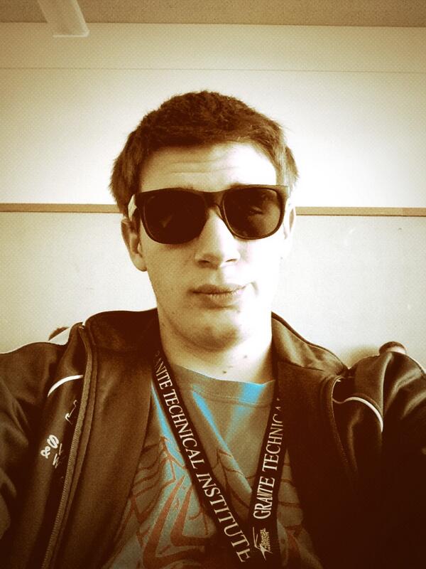 KALDINOSAUR's tweet image. Digiforge glasses:) Love all the swag #UtahDigiCon #thinklikeaprogrammer