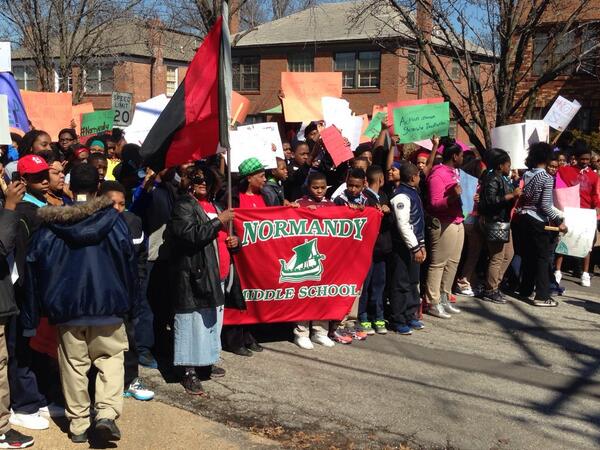 frankscalise2's tweet photo. Hundreds of Normandy middle school students march to the district offices for rally week. Normandy strong. http://t.co/NpakaIrNEO