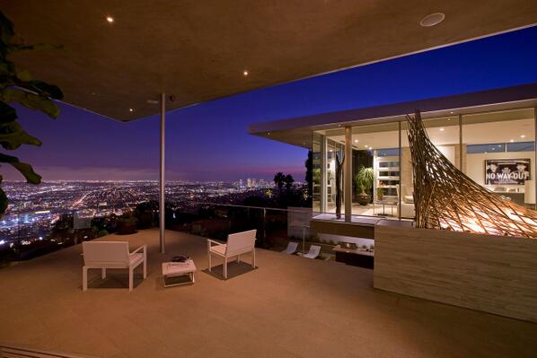 BestHousePix's tweet photo. We can see the city from here http://t.co/9A93EGnoy4