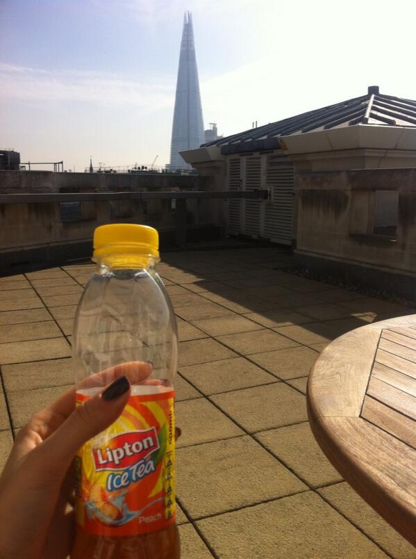 Feels like summer with my peach ice tea! 👌🍊☀ #rooftoplunch