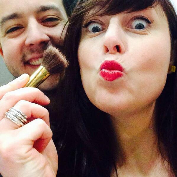 #2015H Say Hellooo to <a href="/SofHermant/">Sof Hermant</a>, votre présentatrice et <a href="/rubencasad/">Rubén Casad</a> votre CM, dans le backstage de <a href="/2015histoires/">2015 Histoires</a>!