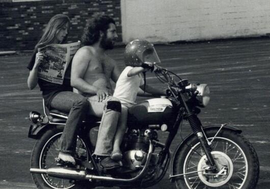 Damn eveything is wrong with this picture but we still like it  RT <a href="/GCMotorcyclesFL/">GulfCoastMotorcycles</a>: #ThrowbackThursday