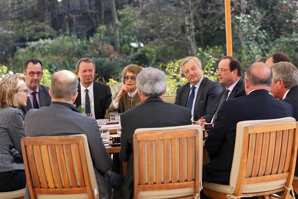 Déjeuner avec le bureau du Syndicat national de l’édition elysee.fr/photos/dejeune… #SDL2014 cc <a href="/aurelifil/">Aurélie Filippetti</a>