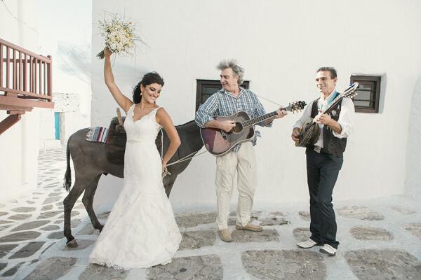 Did you take your morning vacation to Greece a la <a href="/AnnaRoussos/">AnnaRoussos</a> yet? stylemp.com/1qbo