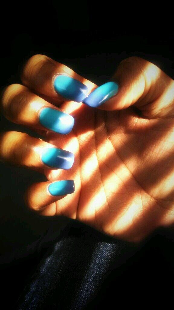 moweezyana's tweet image. #LiveTweet #NailsDid #MoodChanges #Blue #LightBlue