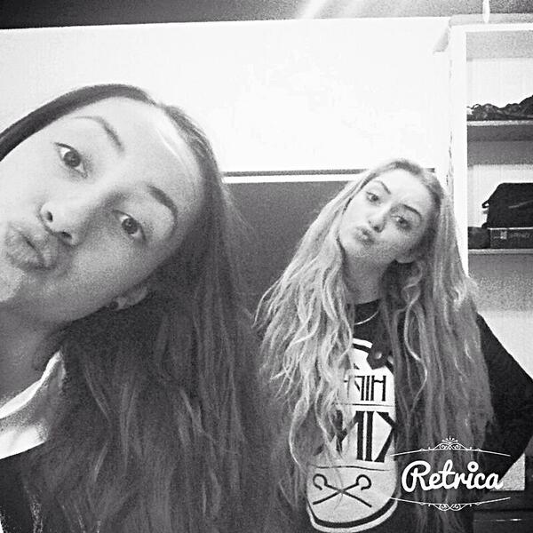 GOODNIGHT PEOPLE! kiss from us ! 💕