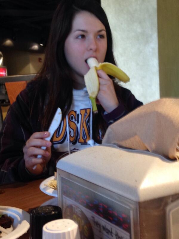 CofCBananas's tweet photo. “@KurtKehrer: @CofCBananas @sunshine_reno nom nom nom http://t.co/HCkzgH5vWA”