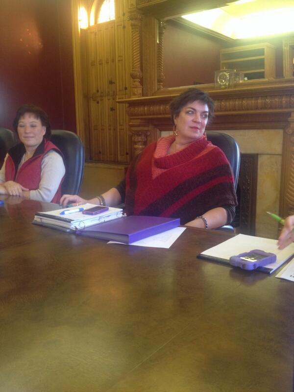 AnnieCulver7's tweet image. Hey @melmorris26, @kimhansardstar is early to our @MetroKnoxRelay meeting! #GoHer