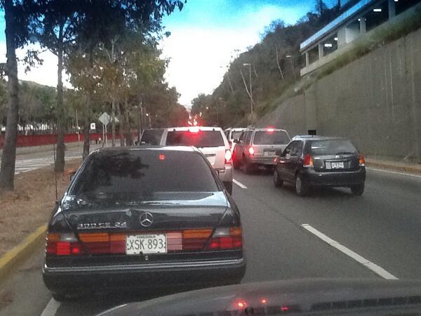MiklosMagda's tweet photo. Trancado la Trinidad hacia el cigarral http://t.co/EfFYl6KCVV